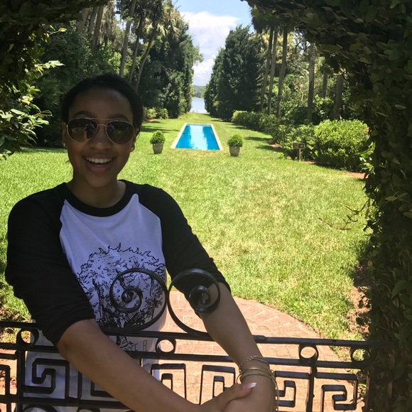 Meet your Posher, Julia - Picture 1 of 3